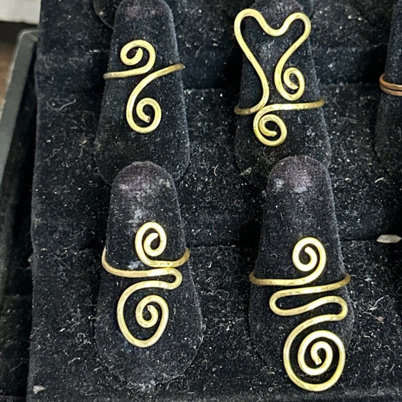 Custom Wire Design Ring - Picture 4 of 10